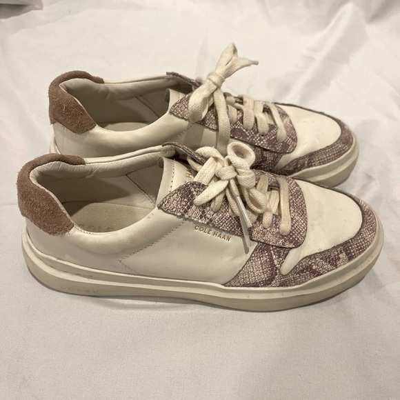 Cole Hann Grand Series Sneakers Size 7B White with Beige Snake Print - Picture 1 of 10